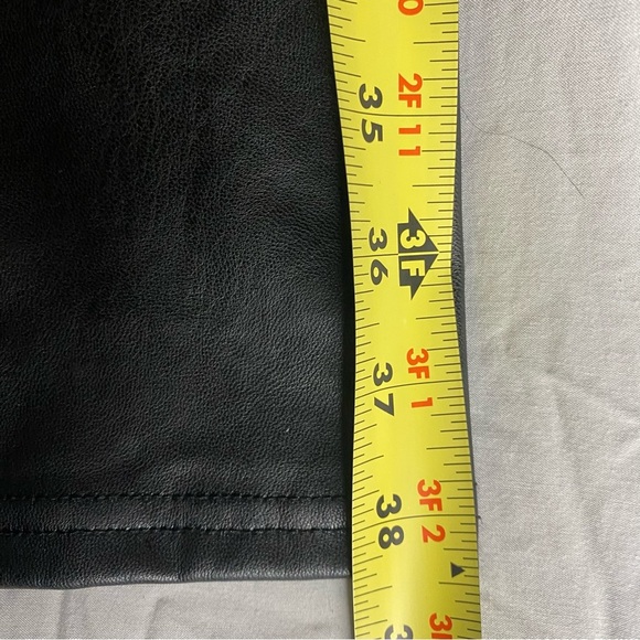 7 For All Mankind Black High Waist Faux Leather Leggings Stretch Bikercore Sz XS - Picture 8 of 8